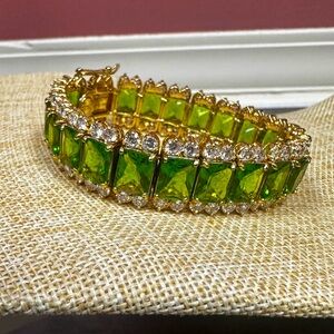 Suzanne Somers green rectangle cut stone tennis bracelet set in gold tone